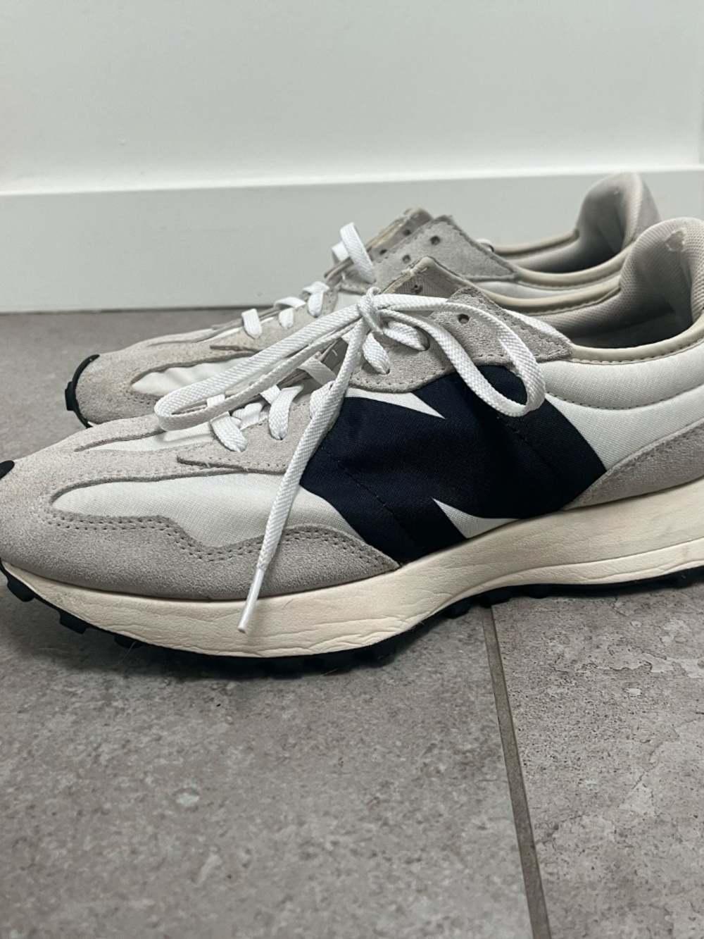 Clean Size 10 New Balance 327 - Picture 6 of 16